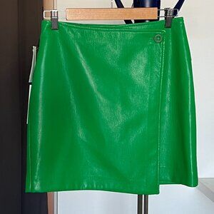 NWT Aritzia Babaton Vicinity Skirt (size 6)